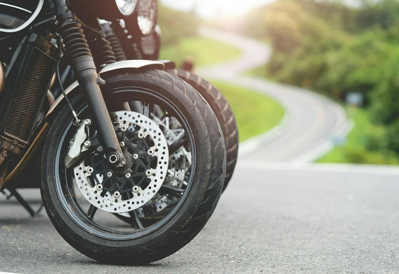 Czy crash pady są odpowiednie dla każdego rodzaju motocykla?